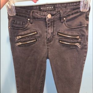 Bullhead brand washed gray Zipper skinny jeans